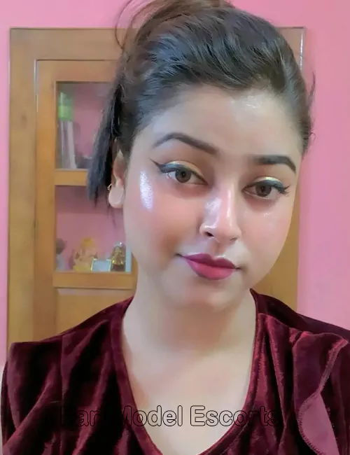 Pari Model Escort
